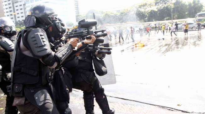 Simulasi Sispam Pemilu Presiden yang diselenggarakan oleh Polda Metro Jaya di Kompleks DPR/MPR Jakarta, Kamis (29/5). [suara.com/Adrian Mahakam]
