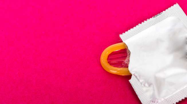 Kaget Dirinya Hamil, Wanita Ini Tuntut Kurir yang Telat Mengantar Kondom