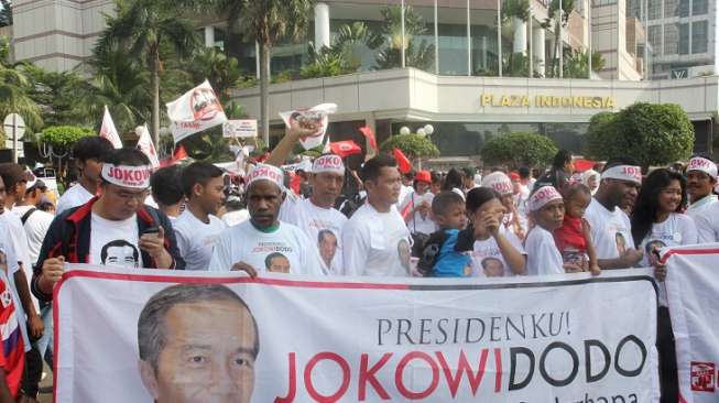 Ratusan Simpatisan Jokowi-JK "Long March" ke Gedung KPU