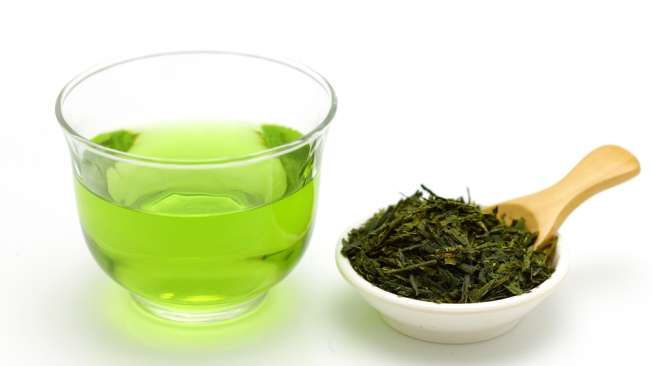 Ilustrasi teh hijau, salah satu minuman detoks. (Sumber: Shutterstock)