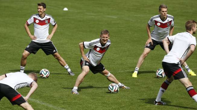 Hadapi Armenia, Lahm dan Schweinsteiger Akan Diturunkan