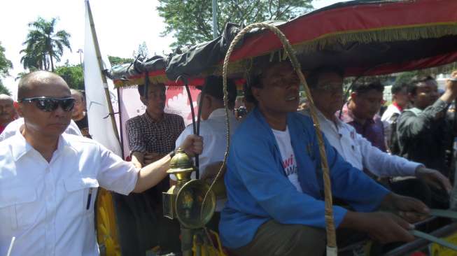 Dari Pasar Beringharjo, Jokowi Naik Delman ke Keraton Yogya