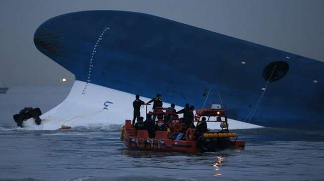 Tim Penyelam Temukan Satu Lagi Jenazah Penumpang Feri Sewol