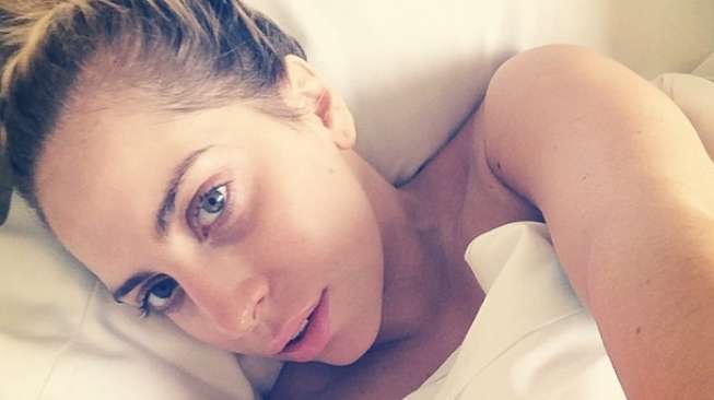 Ketemu Fans, Lady Gaga Pamer Belahan Dada