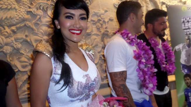 Hibur Bintang Sepakbola, Jupe Sempat Nyanyi "Aku Rapopo"