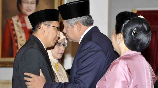 Pelantikan Menteri Agama Lukman Hakim Saifuddin oleh Presiden Susilo Bambang Yudhoyono di Istana Negara, Jakarta, Senin (9/6). [Antara/Andika Wahyu]