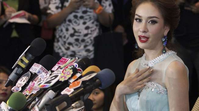 Tersandung Status Facebook, Miss Universe Thailand Tanggalkan Gelar