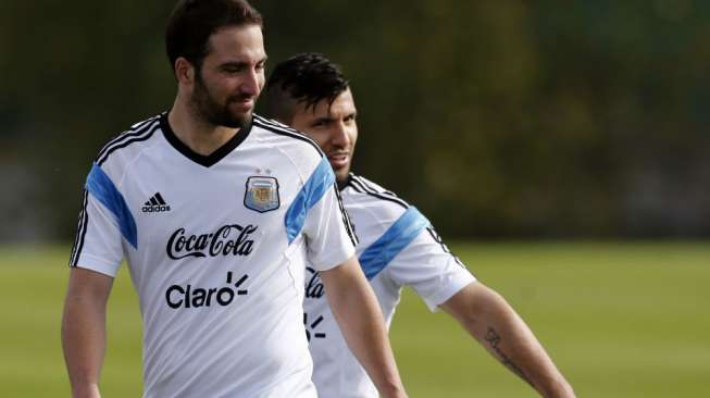 Ingin Tampil Bersama Messi, Higuain Pindah ke Barcelona?