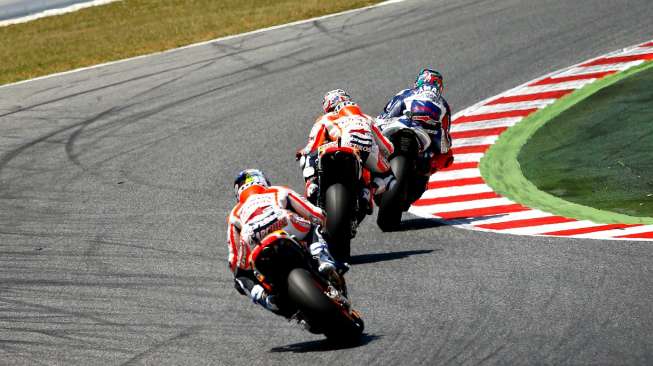 Duel pebalap barisan depan di GP Catalunya musim 2013 lalu. (Motogp.com)