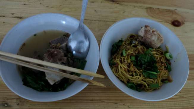 Mencicipi Uniknya Mie Iga 