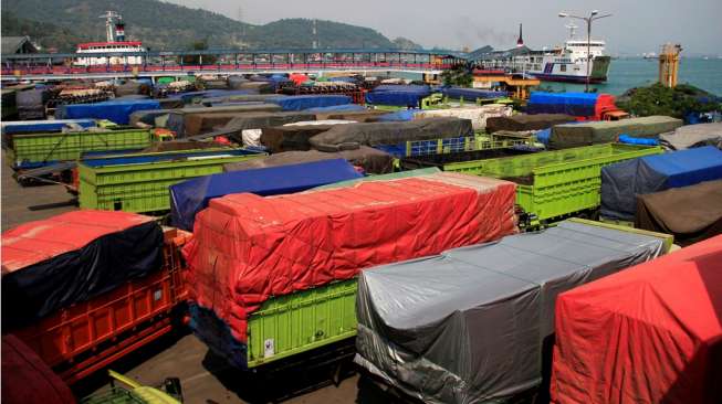 Pelabuhan Merak Dipadati Kendaraan Pribadi