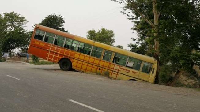 Diduga Rem Blong, Bus Masuk Persawahan, 41 Orang Luka