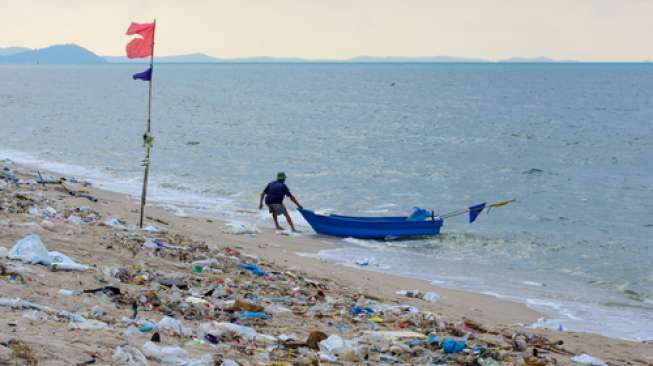 Peneliti Temukan Mikroba Pemangsa Sampah Plastik 