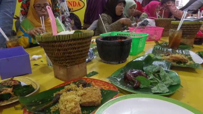 Merasakan Uniknya Makan di "Alam Sunda"