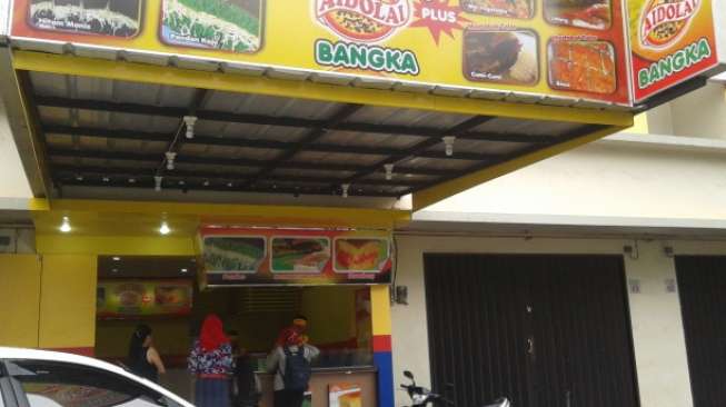 Nikmat Santap Martabak Usai Hujan Deras