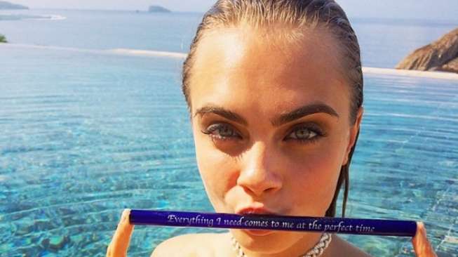 Dukung "Free the Nipple", Cara Delevigne Unggah Foto "Topless"