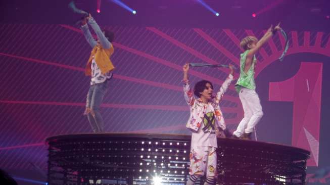 SHINee Minta Penonton Doakan Onew