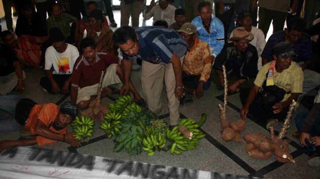 Polisi Bubarkan Blokade Warga Menuju Lokasi Eksekusi Lahan