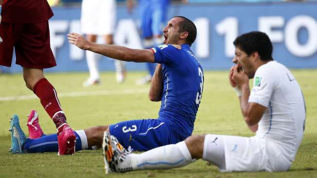 Dituduh Menggigit Chiellini, Ini Jawaban Suarez  