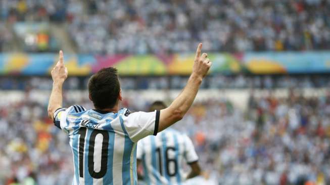 Kapten Lionel Messi menjadi bintang kemenangan Argentina dengan mencetak dua gol ke gawang Nigeria. (REUTERS/Darren Staples)  