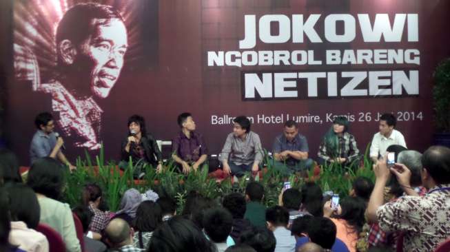 Di Depan Ratusan Netizen, Jokowi: Industri Kreatif Harus Maju