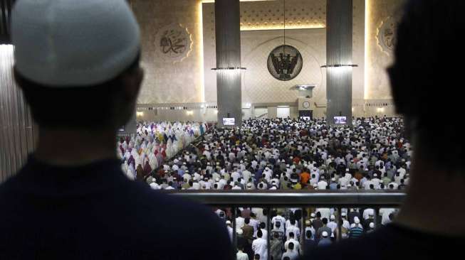  Usai Tarawih Perdana, Jemaah Istiqlal Diserbu Puluhan Pengemis 