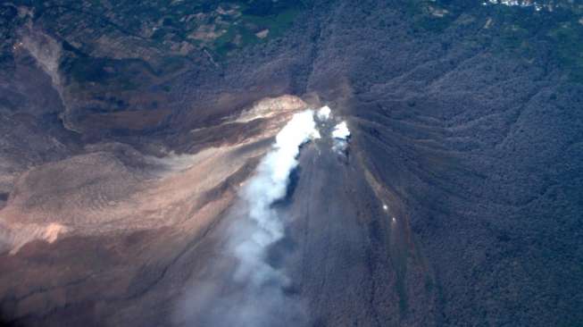 Abu Vulkanik Gunung Sinabung Sampai ke Medan