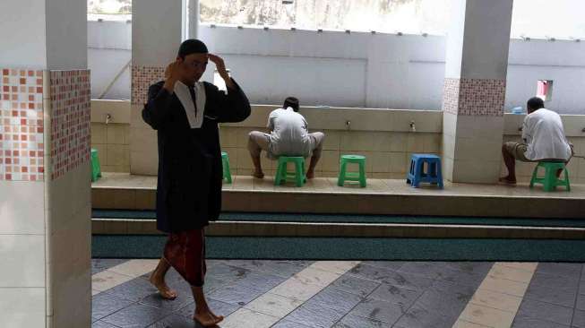 Masjid Jami Kebon Jeruk yang merupakan salah satu cagar budaya terletak di Jalan Hayam Wuruk Jakarta, Senin (30/6). [suara.com/Adrian Mahakam]