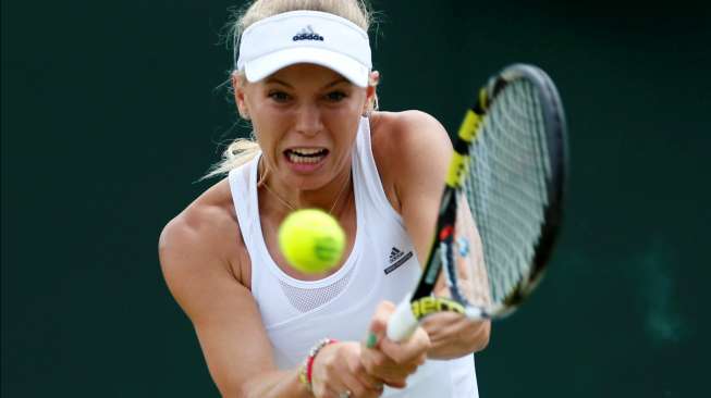 Wozniacki Tumbang, Wawrinka Melaju, Wimbledon Kembali Tertunda Hujan