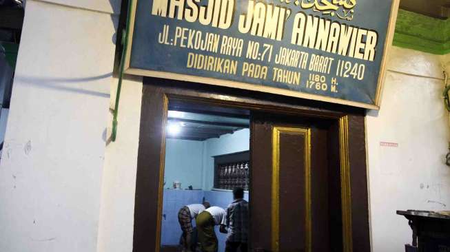 Masjid Jami' Annawier merupakan salah satu masjid tua yang terletak di Jalan Pekojan Raya No.71 Jakarta Barat, Selasa (1/7). [suara.com/Adrian Mahakam]