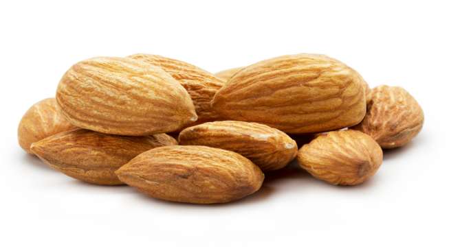 Ilustrasi almond. (Sumber: Shutterstock)
