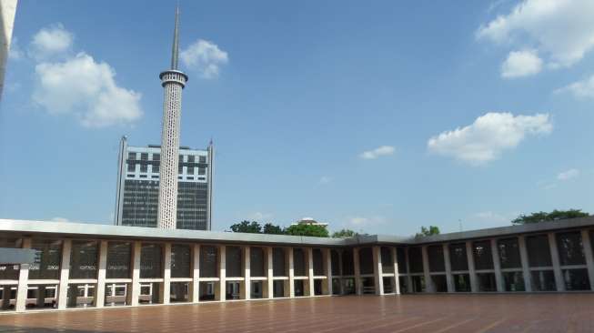 Jadwal Buka Puasa dan Waktu Salat Magrib Jakarta Minggu 17 April 2022