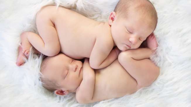 3 Arti Mimpi Punya Anak Kembar Mulai Dari Pertentangan Hingga Keseimbangan