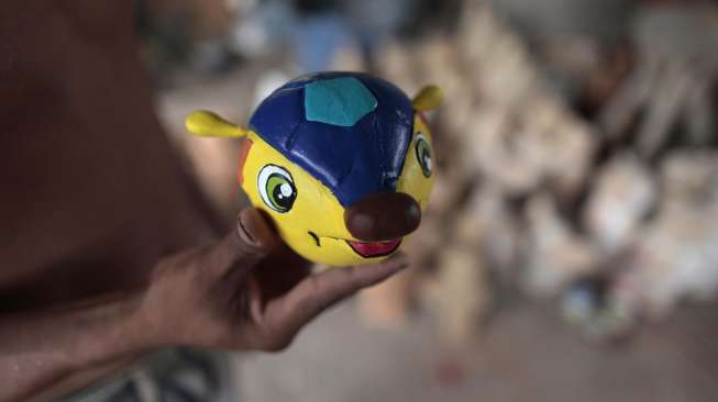 Maskot resmi Piala Dunia FIFA 2014, berbahan tanah liat, di La Paz Centro, Kamis (3/7). [Reuters/Oswaldo Rivas]