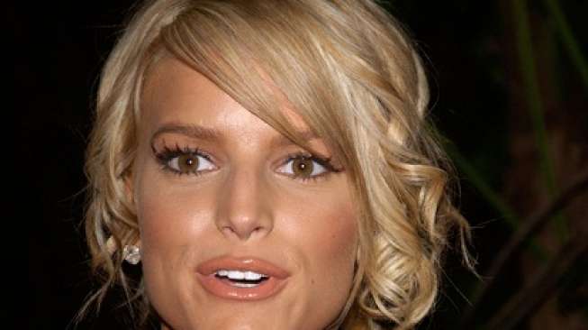 Jessica Simpson Sindir Mantan Suami 'Rampok' Rp172 M