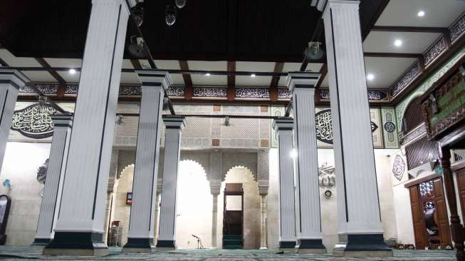 Masjid Luar Batang di Jalan Luar Batang 1, Penjaringan, Jakarta Utara, Senin (7/7). [suara.com/Adrian Mahakam]