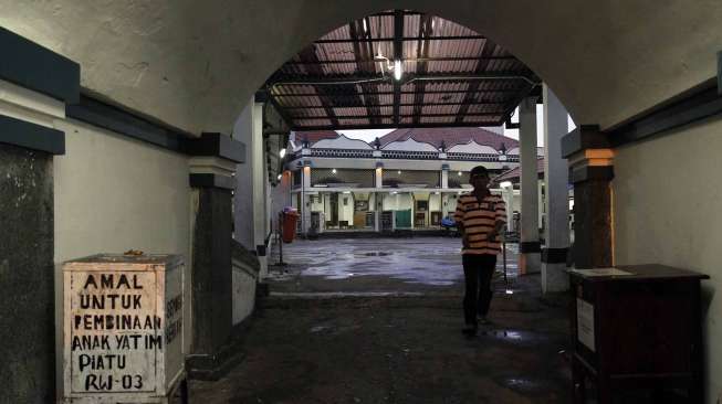 Masjid Luar Batang di Jalan Luar Batang 1, Penjaringan, Jakarta Utara, Senin (7/7). [suara.com/Adrian Mahakam]