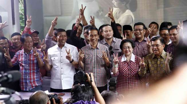 Konferensi pers hasil hitung cepat di kediaman ketua umum DPP PDIP Megawati Soekarno Putri, di Jalan Kebagusan Raya Jakarta, Rabu, (9/7). [suara.com/Adrian Mahakam]