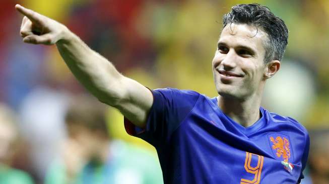 Kapten timnas Belanda Robin Van Persie merayakan gol ke gawang Brasil dari titik penalti dalam perebutan juara tiga Piala Dunia di Brasilia,(13/7). (Reuters/Dominic Ebenbichler)