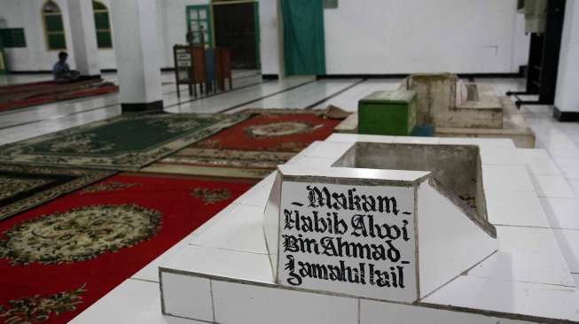 Masjid Bersejarah Nurul Abror yang didirikan sekitar tahun 1857 teletak di Jalan Mangga Dua Dalam, Jakarta, Sabtu (12/7). [suara.com/Adrian Mahakam]