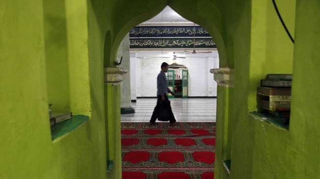 Masjid Bersejarah Nurul Abror yang didirikan sekitar tahun 1857 teletak di Jalan Mangga Dua Dalam, Jakarta, Sabtu (12/7). [suara.com/Adrian Mahakam]