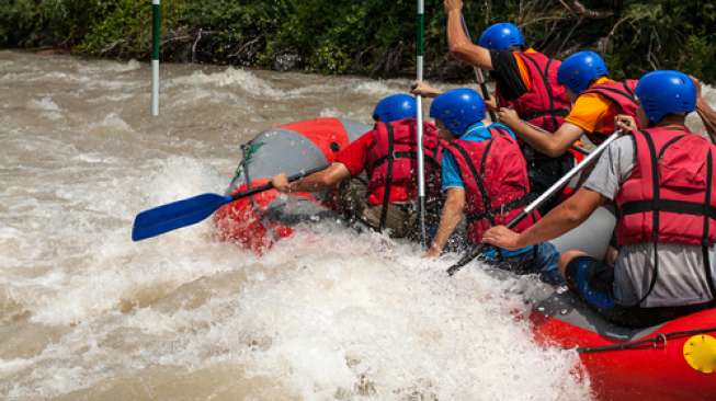 Jenazah Korban "River Tubing" Semarang Terjepit Batu Besar