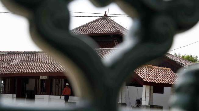 Masjid Al-Alam atau sering disebut Masjid Si Pitung yang terletak di Jalan Marunda Besar, Jakarta Utara, Kamis (17/7). [suara.com/Adrian Mahakam]