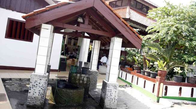 Masjid Al-Alam atau sering disebut Masjid Si Pitung yang terletak di Jalan Marunda Besar, Jakarta Utara, Kamis (17/7). [suara.com/Adrian Mahakam]