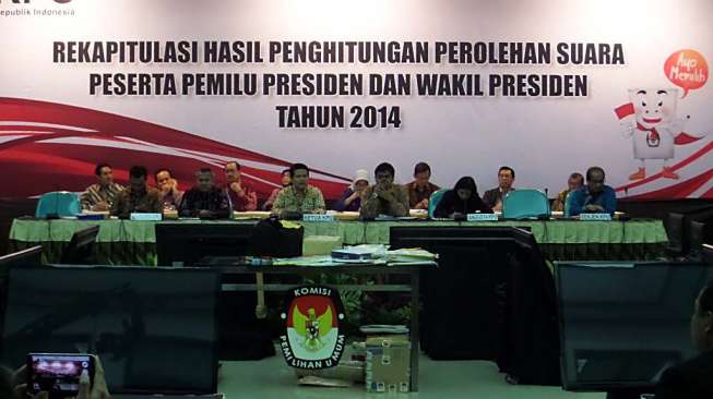 Komisi Pemilihan Umum (KPU) menggelar Rapat Pleno Terbuka Rekapitulasi Penghitungan Suara Pemilu Presiden & Wakil Presiden Tahun 2014 bagi WNI di Luar Negeri, di Jakarta, Kamis (17/7). [suara.com/Bowo Raharjo]