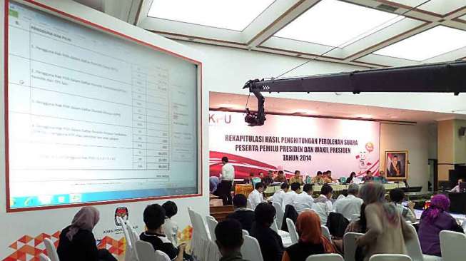 Komisi Pemilihan Umum (KPU) menggelar Rapat Pleno Terbuka Rekapitulasi Penghitungan Suara Pemilu Presiden & Wakil Presiden Tahun 2014 bagi WNI di Luar Negeri, di Jakarta, Kamis (17/7). [suara.com/Bowo Raharjo]