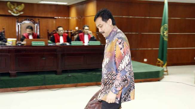 Mantan Menteri Pemuda dan Olahraga Andi Alfian Mallarangeng menjalani sidang pembacaan putusan di Pengadilan Negeri Tipikor Jakarta, Jumat, (18/7). [suara.com/Adrian Mahakam]