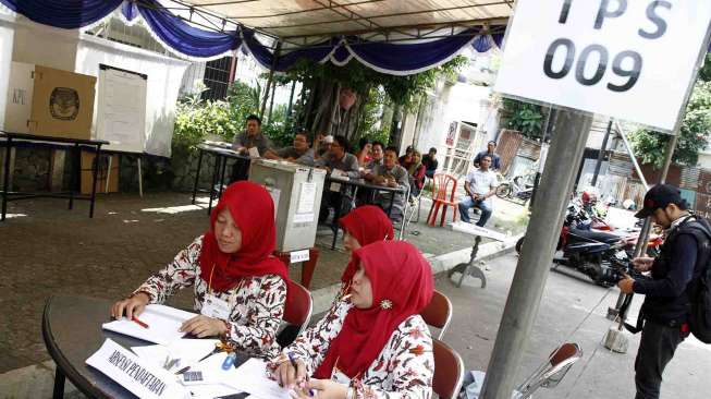 Pencoblosan ulang pemilu presiden 2014 di TPS 009 Kelurahan Bangka, Jakarta, Sabtu (19/7). [suara.com/Adrian Mahakam]