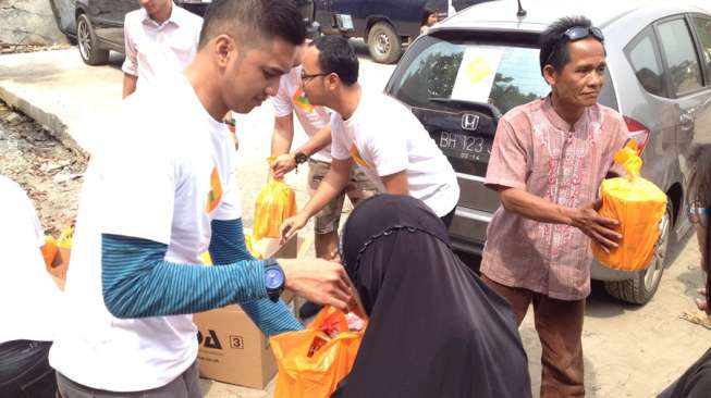 Berbagi Kue Lebaran Bersama Komunitas Aksi Kotak Oranye 