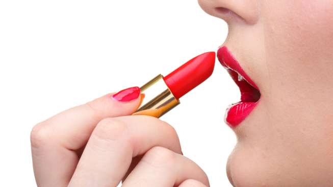 Belanja Lipstik Preloved, Pembeli Ini Mencak-Mencak Dapat Bekas Bibir Orang